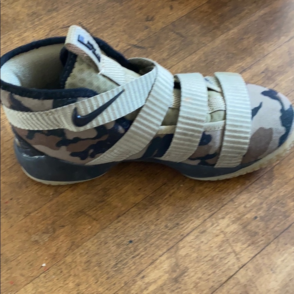 Gently used Nike camo boys sneakers